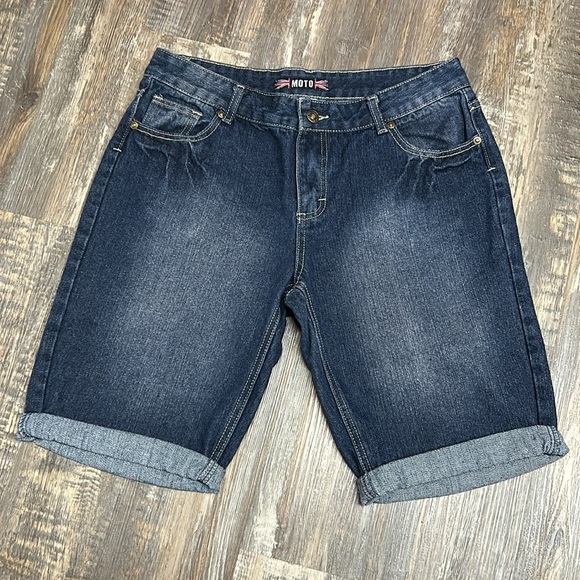 MOTO cute Jean shorts with butterflies - Picture 3 of 4